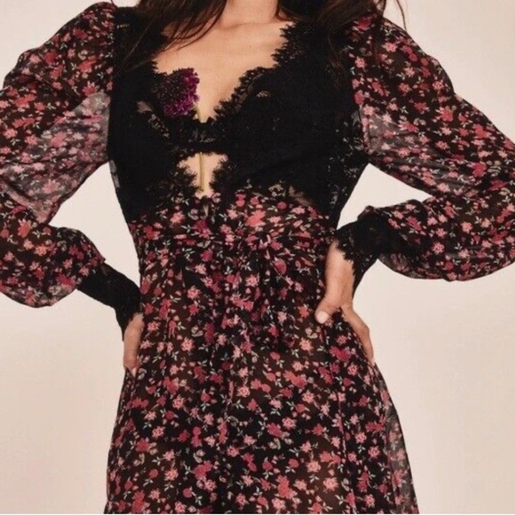 For LOVE & LEMONS FOR VICTORIA’S SECRET: Melrose Robe - Picture 4 of 16